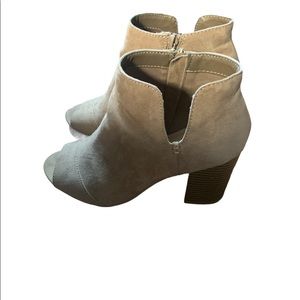 Women’s peep toe heel